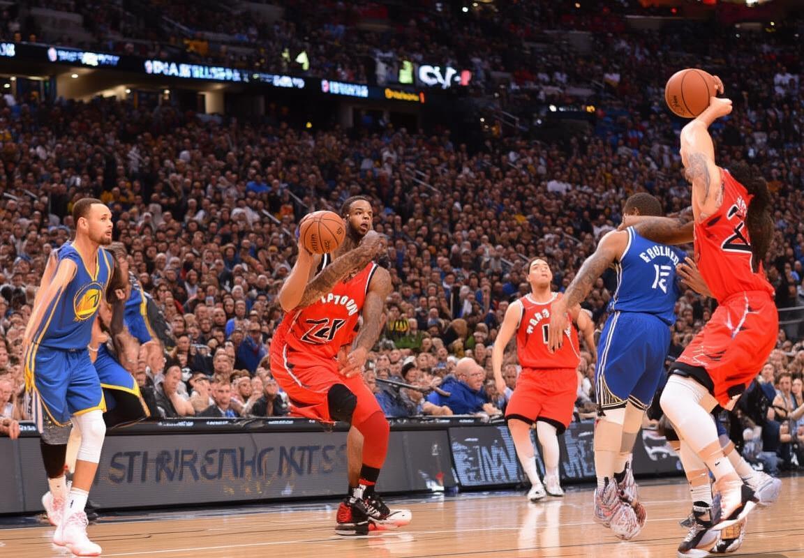 2015年NBA勇士猛龙巅峰对决回顾：精彩瞬间与战术解析(图4)