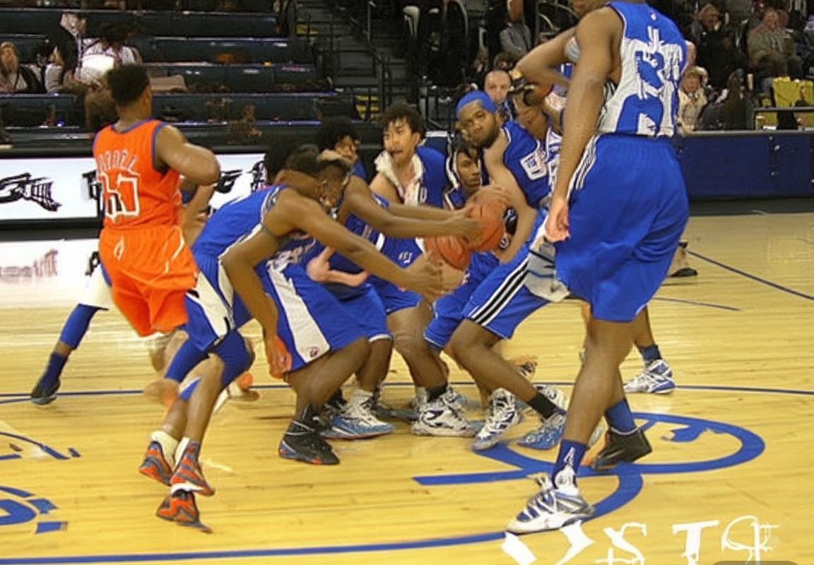 2015-2016赛季勇士马刺巅峰对决：常规赛传奇对决回顾(图4)